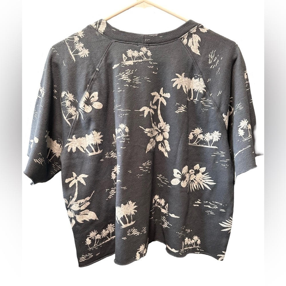 Monrow NWT Palm Tree and Hibiscus Cropped Sweatshirt Size Medium - Picture 2 of 3